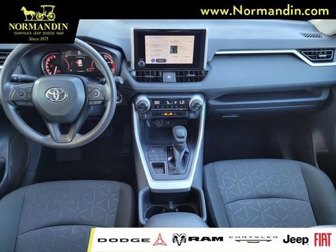 Used 2025 Toyota RAV4 XLE AWD/4WD image 6
