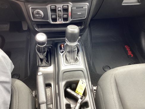 Used 2021 Jeep Gladiator Overland w/ Dual Top Group image 18