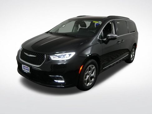 Used 2023 Chrysler Pacifica Limited w/ Uconnect Theater Family Group AWD/4WD image 9