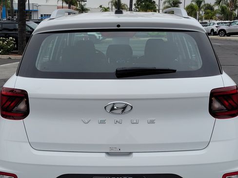 Certified 2026 Hyundai Venue SEL FWD image 28