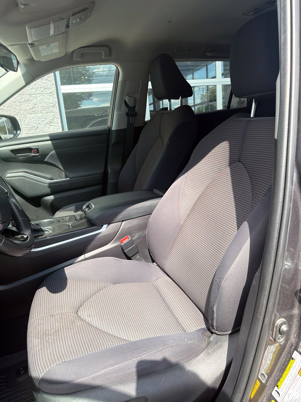 Used 2021 Toyota Highlander LE AWD/4WD image 9