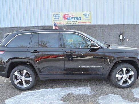 New 2025 Jeep Grand Cherokee Limited image 9