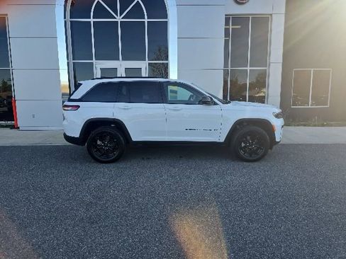 New 2026 Jeep Grand Cherokee Altitude AWD/4WD image 7