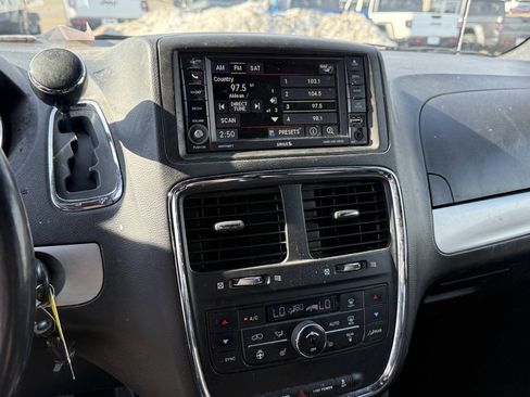 Used 2017 Dodge Grand Caravan GT image 19