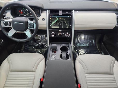 Certified 2025 Land Rover Discovery Dynamic SE image 30