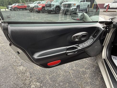 Used 1998 Chevrolet Corvette Coupe w/ Roof Pkg RWD image 12