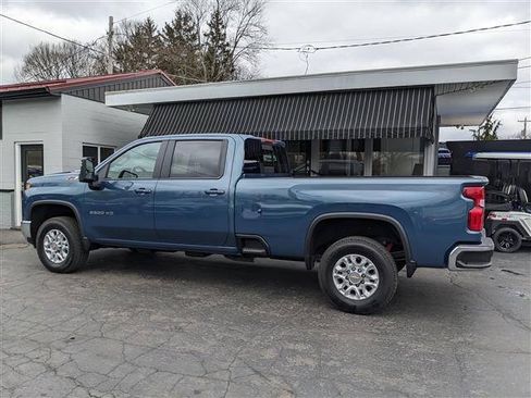 Used 2025 Chevrolet Silverado 2500 LT AWD/4WD image 2