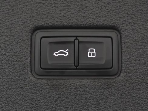 Used 2023 Audi Q8 Premium Plus image 24