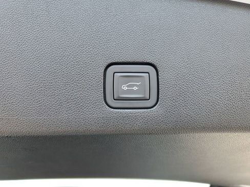 Certified 2025 Cadillac XT6 Sport w/ LPO, Floor Liner Package AWD/4WD image 30