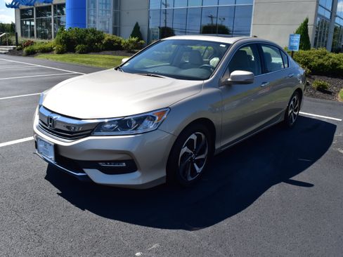 Certified 2017 Honda Accord EX image 1