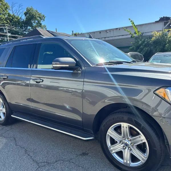 Used 2020 Ford Expedition XLT w/ Equipment Group 202A AWD/4WD image 14