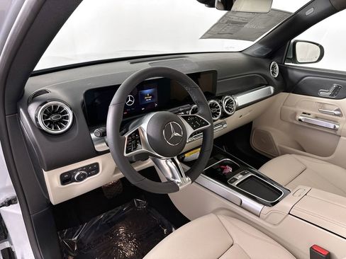 New 2026 Mercedes-Benz GLB 250 image 9