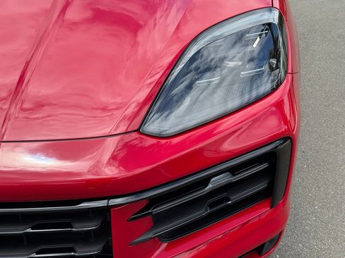 Used 2025 Porsche Cayenne AWD/4WD image 11