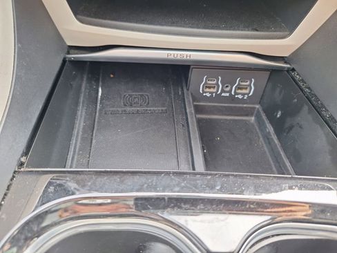 Used 2023 Chrysler Pacifica Limited FWD image 18