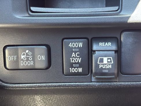 Used 2017 Toyota Tacoma TRD Off-Road w/ Premium & Technology Package AWD/4WD image 27