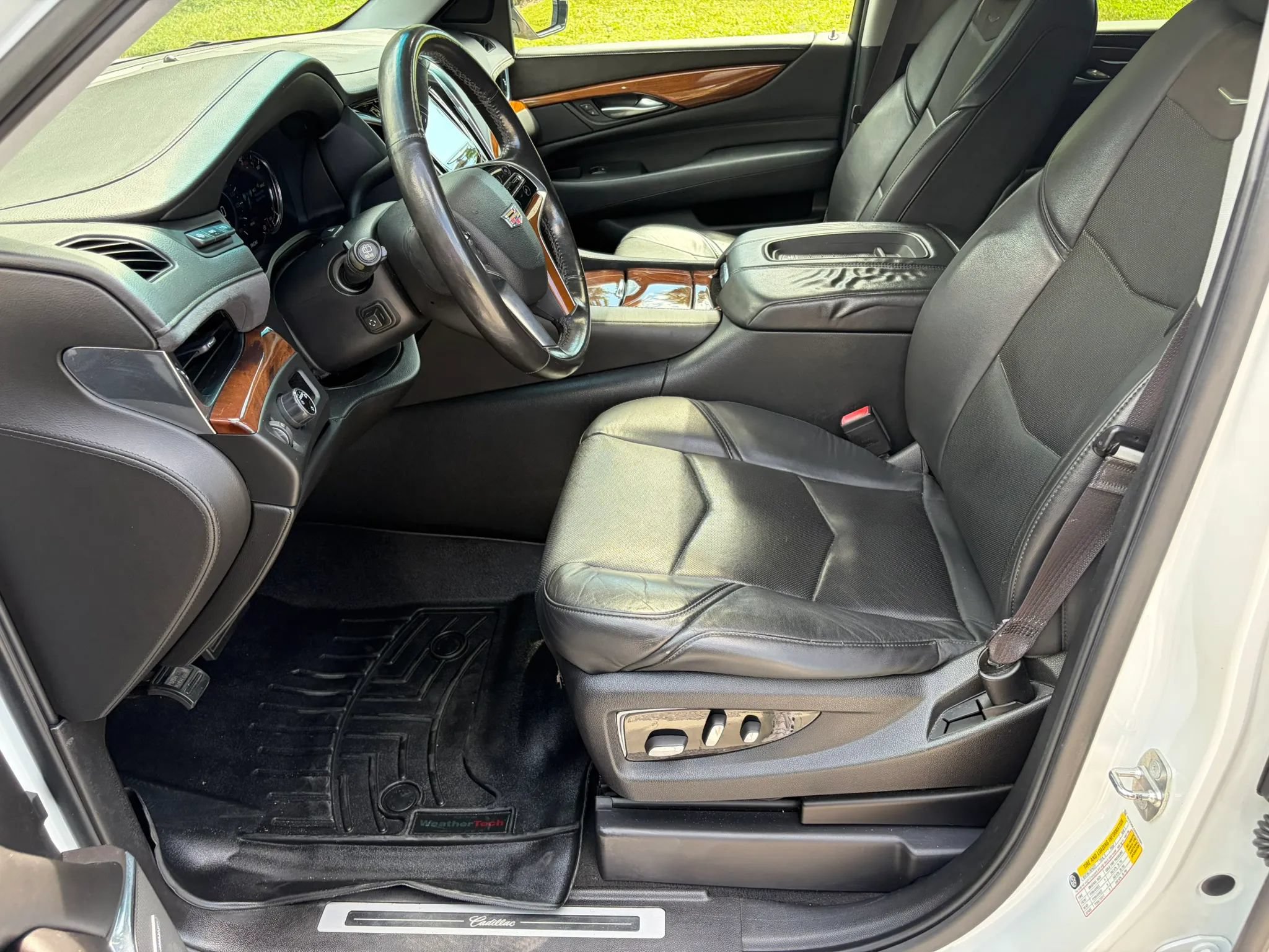 Used 2016 Cadillac Escalade Luxury RWD image 17