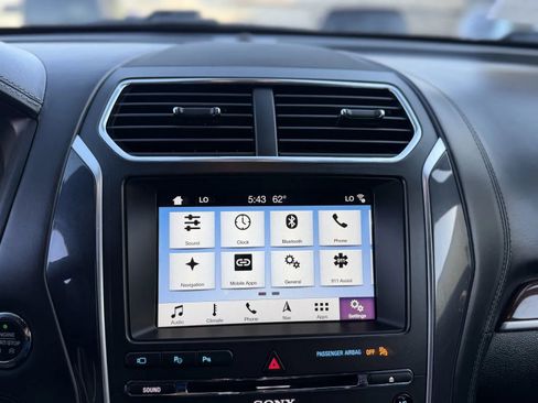 Used 2018 Ford Explorer Platinum AWD/4WD image 36