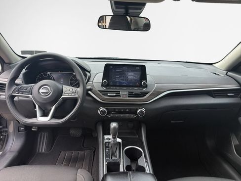 Used 2024 Nissan Altima 2.5 SV FWD image 22