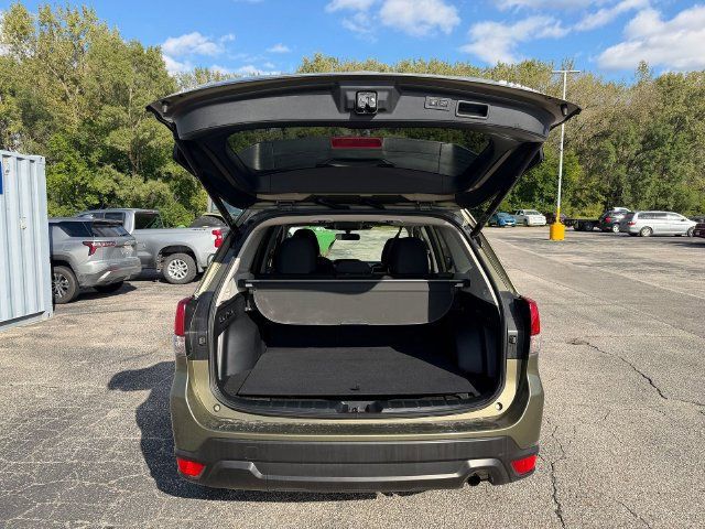 Used 2024 Subaru Forester Premium AWD/4WD image 6