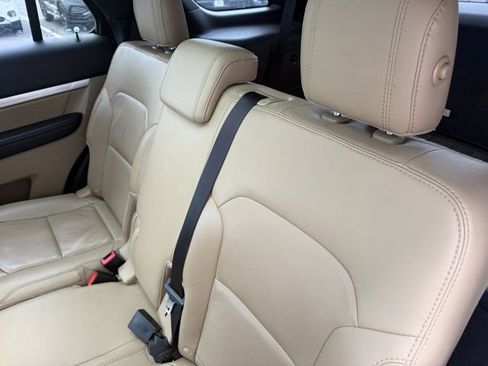 Used 2017 Ford Explorer XLT w/ Equipment Group 202A image 6