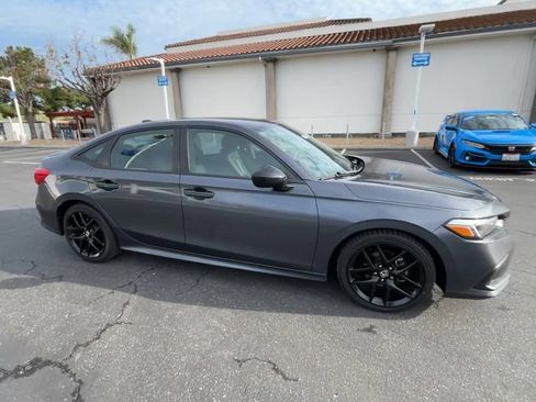 Used 2022 Honda Civic Sport image 2