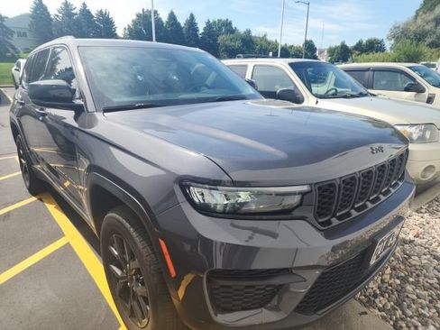 Used 2024 Jeep Grand Cherokee Altitude AWD/4WD image 1