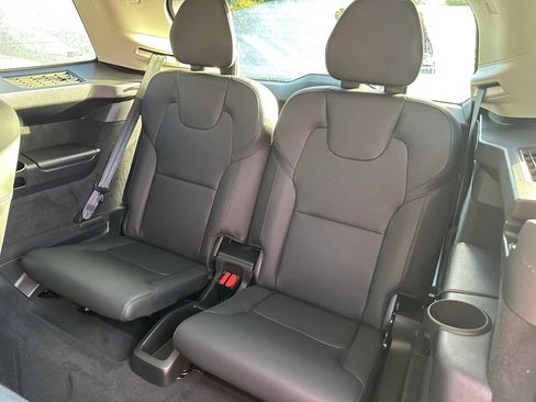 Used 2025 Volvo XC90 B5 Plus w/ Protection Package Premier image 17