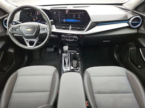 Used 2025 Chevrolet Trax LT w/ LT Convenience Package FWD image 19