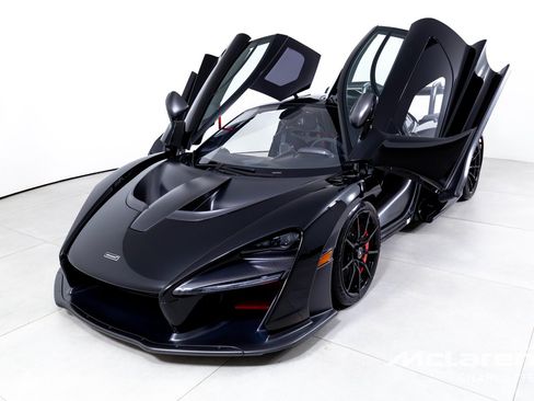 Used 2019 McLaren Senna RWD image 5