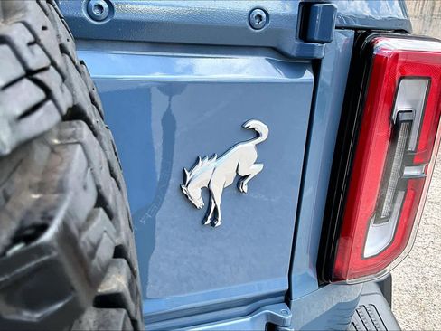 Used 2023 Ford Bronco Badlands image 10