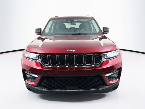 Used 2023 Jeep Grand Cherokee Laredo w/ Luxury Tech Group I image 2