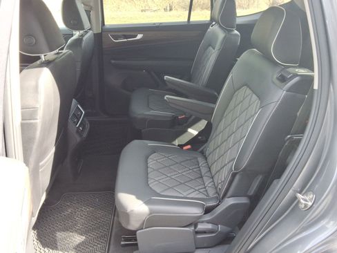 Used 2024 Volkswagen Atlas SEL Premium R-Line image 29