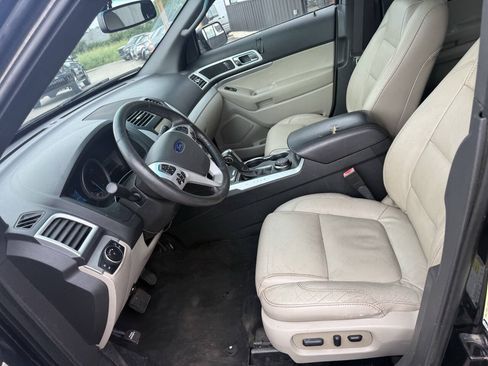 Used 2015 Ford Explorer XLT w/ Equipment Group 202A AWD/4WD image 21