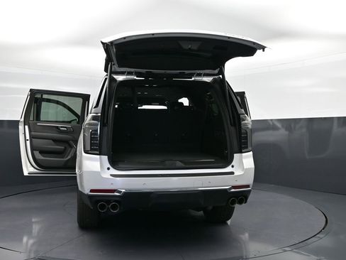 New 2025 Chevrolet Suburban Premier image 51