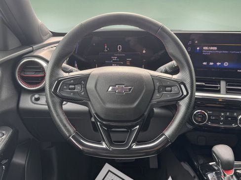 Used 2024 Chevrolet Trax RS w/ Sunroof Package FWD image 18