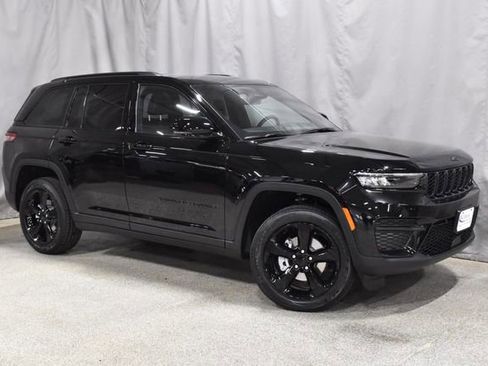 New 2025 Jeep Grand Cherokee Altitude w/ Trailer Tow Package image 4