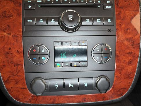 Used 2011 Chevrolet Avalanche LT w/ Luxury Package AWD/4WD image 28