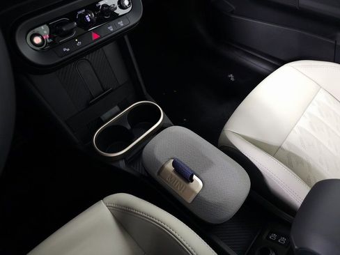 Used 2025 MINI Cooper 2-Door Hardtop image 32