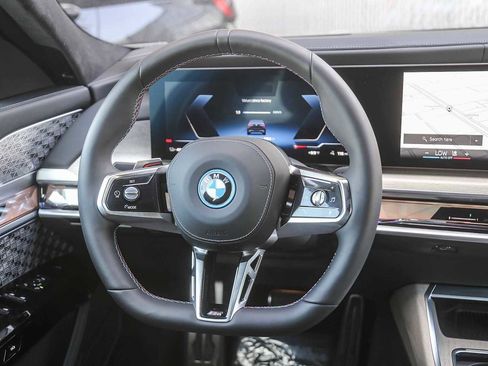 Used 2025 BMW i7 M70 image 12