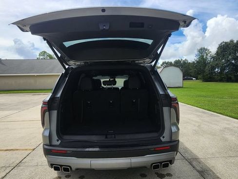 Used 2025 Chevrolet Traverse Z71 w/ LPO, Floor Liner Package AWD/4WD image 24