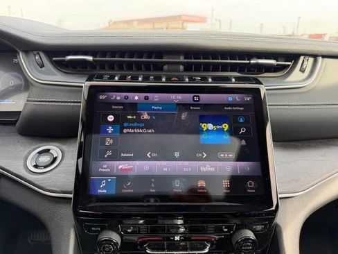 Used 2022 Jeep Grand Cherokee L Limited image 16