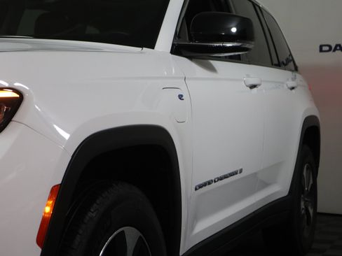 Used 2023 Jeep Grand Cherokee 4WD 4xe image 11