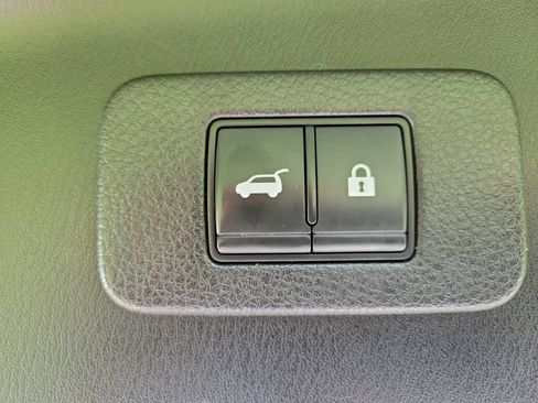 Used 2021 Nissan Armada Platinum w/ Captain's Chairs Package RWD image 36