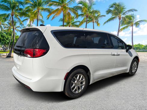 New 2025 Chrysler Voyager LX image 3