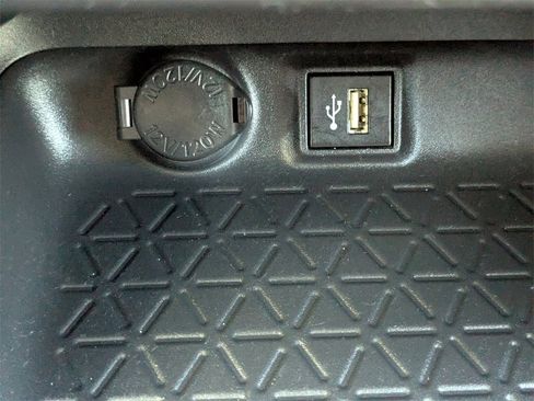 Used 2025 Toyota RAV4 XLE w/ Convenience Package image 17