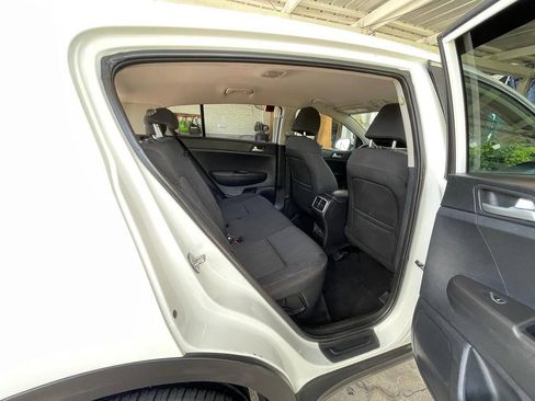 Used 2020 Kia Sportage LX AWD/4WD image 6