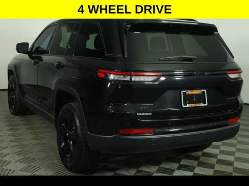 Used 2023 Jeep Grand Cherokee Altitude AWD/4WD image 5