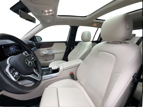 Used 2022 Mercedes-Benz GLB 250 4MATIC w/ Premium Package Lite image 18