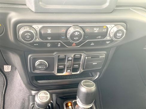 Used 2021 Jeep Gladiator Sport image 35