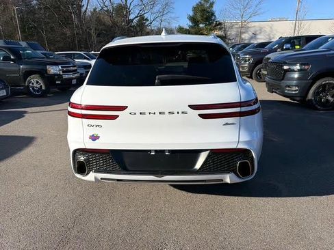 Used 2024 Genesis GV70 2.5T w/ Select Package image 8